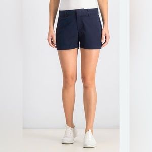 Land and see women’s size 14. Navy blue shorts.‎